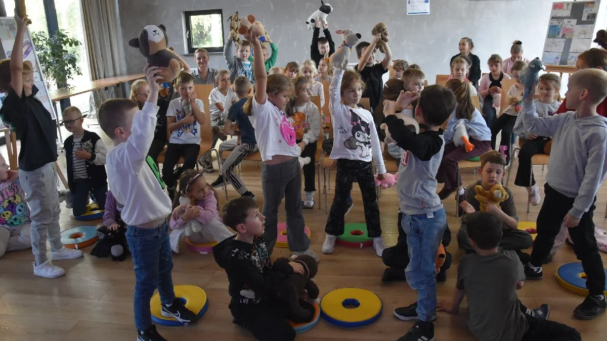 Wystawa z okazji Światowego Dnia Zwierząt i prezentacja filmu edukacyjnego w KROB_KULT