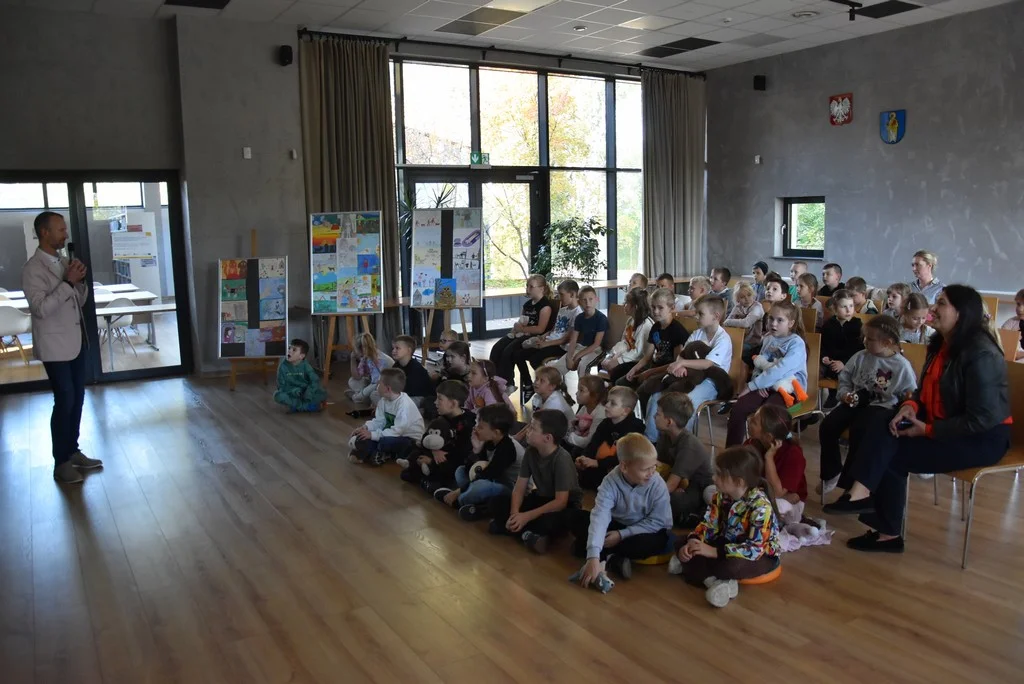 Wystawa z okazji Światowego Dnia Zwierząt i prezentacja filmu edukacyjnego w KROB_KULT