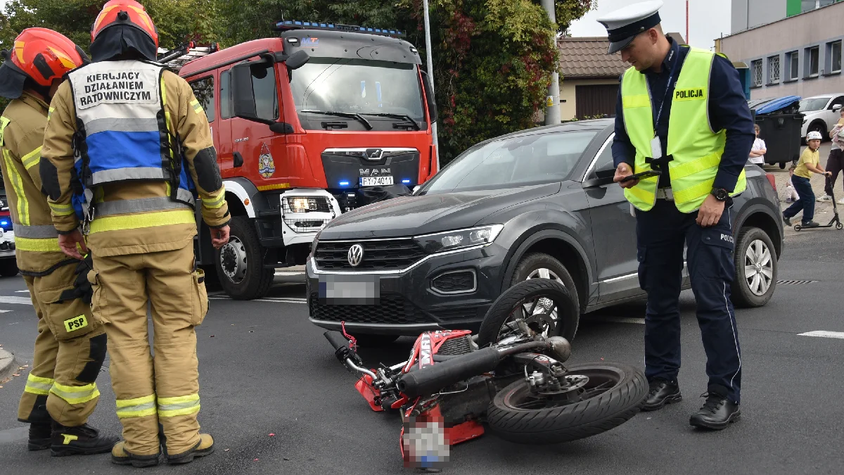 Zderzenie motorowerzysty z samochodem osobowym w Gostyniu