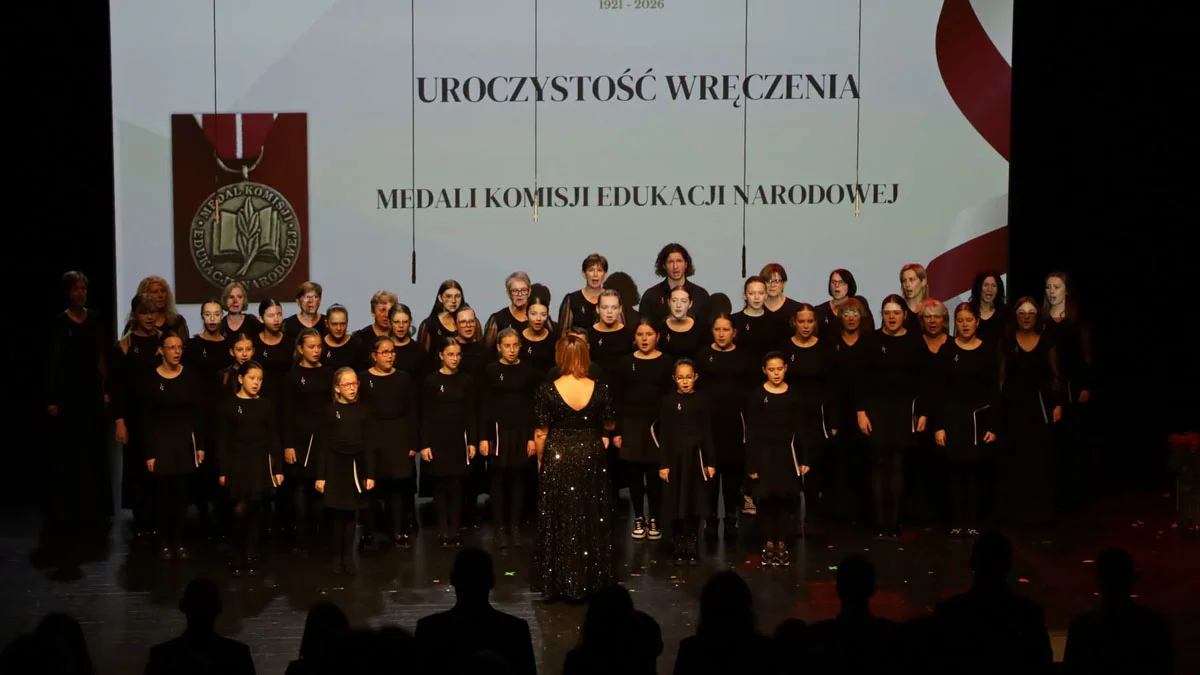 Kurator zachwycony występem. Chór z entuzjazmem przyjęty podczas obchodów Dnia Edukacji Narodowej w Poznaniu