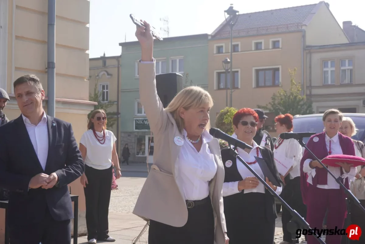 Seniorzy przejęli władzę w gminie! Deklarują, iż od dzisiaj rządzić będzie uśmiech i dobra zabawa